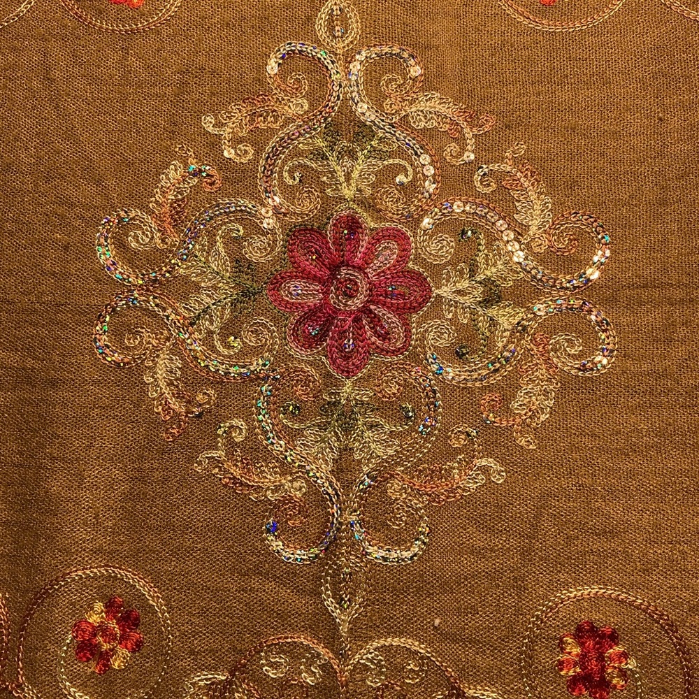 Embroidered Floral Tapestry Fabric Scarf